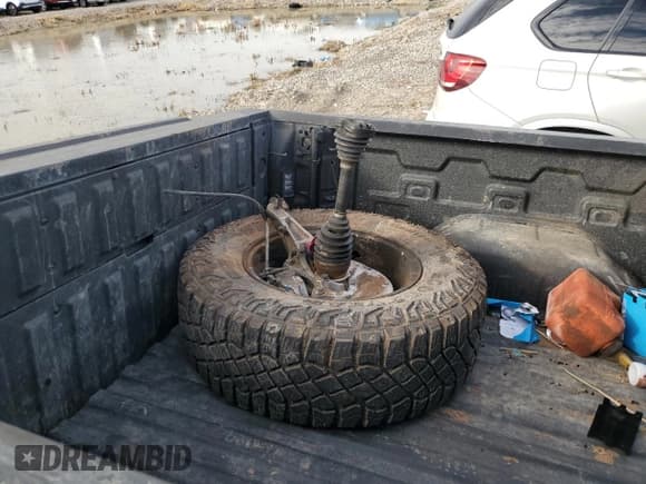 ✅ 2025 Chevrolet Silverado 1500 • VIN: 3GCUKHE86SG111563 • Лот: 42922455. Опубликован ранее на Copart с пробегом Не указан. Бесплатный доступ к архиву аукционных продаж из США и подробный отчёт об истории автомобиля на DreamBid. Изображение 12.