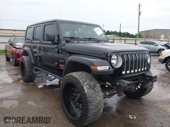 ✅ 2018 Jeep Wrangler Unlimited Sahara • VIN: 1C4HJXEN0JW320639 • Lot: 42646123. Wystawiony na IAAI z przebiegiem 122 182 mil. Bezpłatny archiwum sprzedaży aukcyjnych z USA i szczegółowy raport historii pojazdu na DreamBid. Zdjęcie 1.