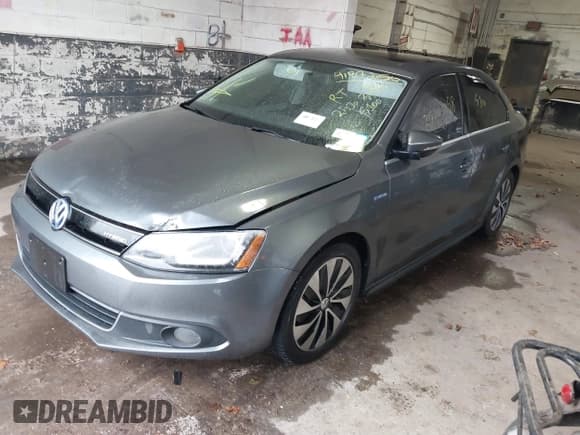 ✅ 2013 Volkswagen Jetta Hybrid SE • VIN: 3VW637AJ0DM264093 • Лот: 41872150. Опубликован ранее на IAAI с пробегом 174 558 миль. Бесплатный доступ к архиву аукционных продаж из США и подробный отчёт об истории автомобиля на DreamBid. Изображение 2.