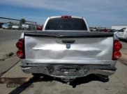 ✅ 2007 Dodge 1500 ST • VIN: 1D7HA18K77J572902 • Лот: 77627844. Опубликован ранее на Copart с пробегом 123 796 миль. Бесплатный доступ к архиву аукционных продаж из США и подробный отчёт об истории автомобиля на DreamBid. Изображение 6.