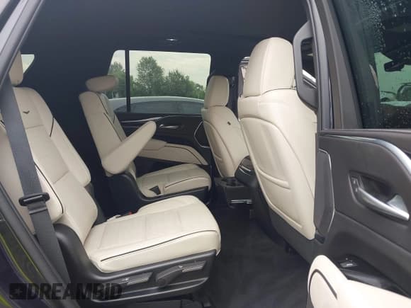 ✅ 2023 Cadillac Escalade 4WD Sport • VIN: 1GYS4FKL8PR153863 • Лот: 42653740. Опубликован ранее на IAAI с пробегом Не указан. Бесплатный доступ к архиву аукционных продаж из США и подробный отчёт об истории автомобиля на DreamBid. Изображение 8.