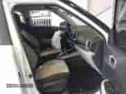 2023 Hyundai Venue Limited z VIN KMHRC8A32PU266009, wystawiony jako IAAI lot #43364487 z przebiegiem 6 798 mil mil oraz . Historia ofert i sprzedaży dostępna na DreamBid. Obrazek 5.