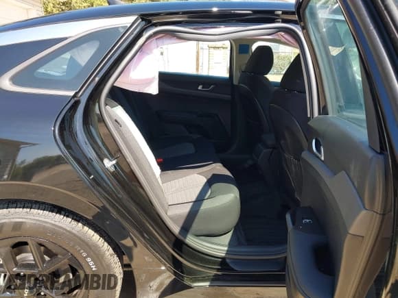 ✅ 2026 Kia K5 LXS • VIN: KNAG24J79T5400803 • Lot: 43196842. Listed on IAAI with 146 mi. Free auction sales archive from the USA and detailed vehicle history report at DreamBid. Image 8.