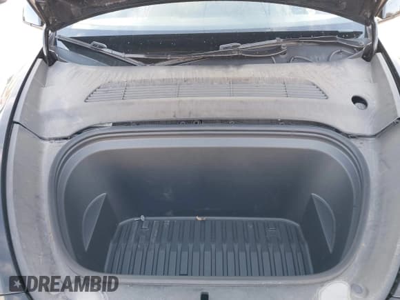 ✅ 2024 Tesla Model Y Performance • VIN: 7SAYGDEF2RF069471 • Lot: 43853119. Wystawiony na IAAI z przebiegiem 18 014 mil. Bezpłatny archiwum sprzedaży aukcyjnych z USA i szczegółowy raport historii pojazdu na DreamBid. Zdjęcie 10.