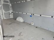 ✅ 2016 Mercedes-Benz Sprinter Cargo Worker • VIN: WD3PE8CD6GP195935 • Lot: 94708035. Wystawiony na Copart z przebiegiem 184 232 mil. Bezpłatny archiwum sprzedaży aukcyjnych z USA i szczegółowy raport historii pojazdu na DreamBid. Zdjęcie 11.