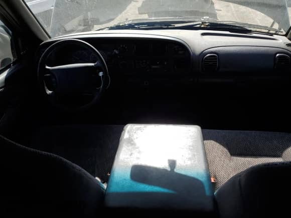 2001 Dodge 1500 z VIN 3B7HC13Y31G199091, wystawiony jako Copart lot #74186904 z przebiegiem 140 674 mil mil oraz Czysty tytuł • Clean title. Historia ofert i sprzedaży dostępna na DreamBid. Obrazek 8.