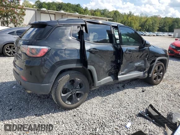 ✅ 2019 Jeep Compass Altitude • VIN: 3C4NJCBB9KT612996 • Lot: 82093255. Wystawiony na Copart z przebiegiem 199 374 mil. Bezpłatny archiwum sprzedaży aukcyjnych z USA i szczegółowy raport historii pojazdu na DreamBid. Zdjęcie 3.