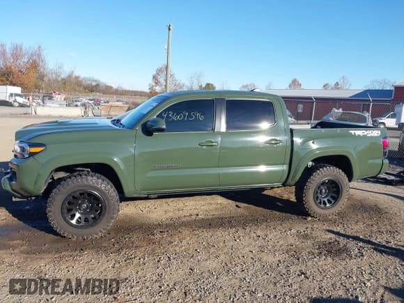 ✅ 2021 Toyota Tacoma SR • VIN: 3TMCZ5AN7MM440553 • Lot: 43609596. Listed on IAAI with 61,689 mi. Free auction sales archive from the USA and detailed vehicle history report at DreamBid. Image 15.