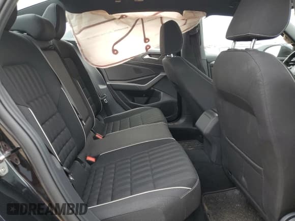 ✅ 2022 Volkswagen Jetta Sport • VIN: 3VWBM7BU5NM033535 • Lot: 83799095. Wystawiony na Copart z przebiegiem 33 393 mil. Bezpłatny archiwum sprzedaży aukcyjnych z USA i szczegółowy raport historii pojazdu na DreamBid. Zdjęcie 10.
