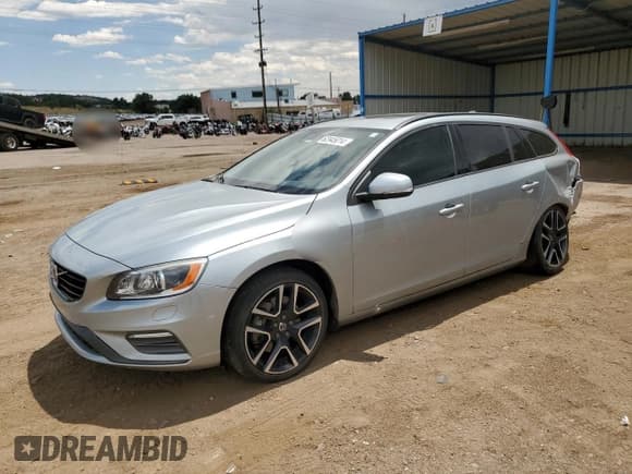 ✅ 2018 Volvo V60 Dynamic • VIN: YV140MSL8J2408150 • Lot: 62945014. Wystawiony na Copart z przebiegiem 78 994 mil. Bezpłatny archiwum sprzedaży aukcyjnych z USA i szczegółowy raport historii pojazdu na DreamBid. Zdjęcie 1.