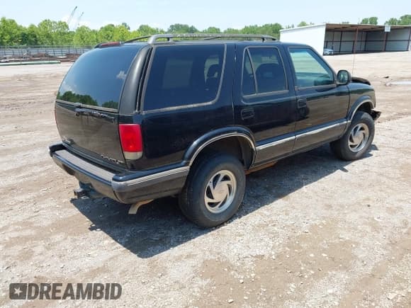 ✅ 1997 Chevrolet Blazer LS • VIN: 1GNDT13W0V2182560 • Лот: 42463604. Опубликован ранее на IAAI с пробегом 106 543 миль. Бесплатный доступ к архиву аукционных продаж из США и подробный отчёт об истории автомобиля на DreamBid. Изображение 4.