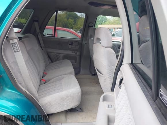 ✅ 1996 Chevrolet Blazer • VIN: 1GNDT13W3T2305670 • Lot: 43289049. Wystawiony na IAAI z przebiegiem 162 629 mil. Bezpłatny archiwum sprzedaży aukcyjnych z USA i szczegółowy raport historii pojazdu na DreamBid. Zdjęcie 8.