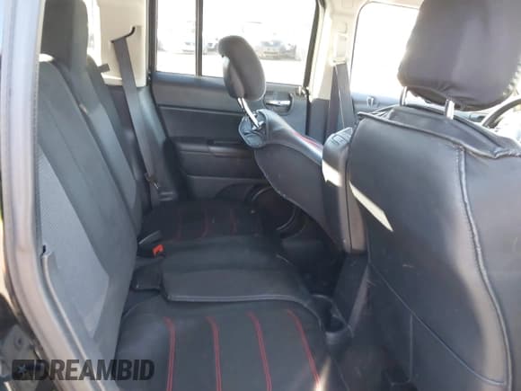 ✅ 2016 Jeep Patriot Sport SE • VIN: 1C4NJRBB1GD521558 • Lot: 43612326. Wystawiony na IAAI z przebiegiem 122 230 mil. Bezpłatny archiwum sprzedaży aukcyjnych z USA i szczegółowy raport historii pojazdu na DreamBid. Zdjęcie 8.