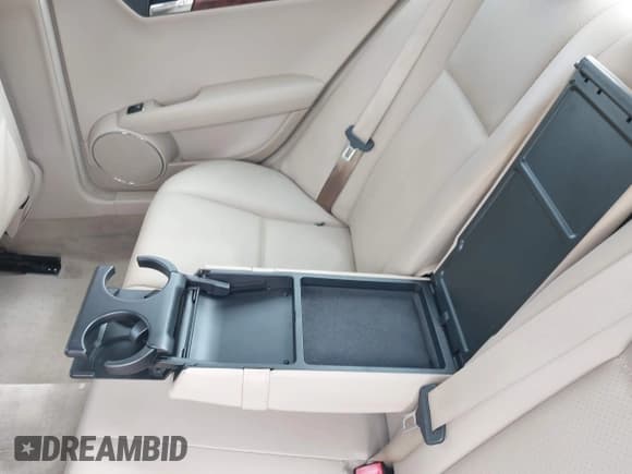 ✅ 2010 Mercedes-Benz C 300 Sport • VIN: WDDGF5EB6AR118206 • Lot: 43060780. Listed on IAAI with 105,521 mi. Free auction sales archive from the USA and detailed vehicle history report at DreamBid. Image 18.