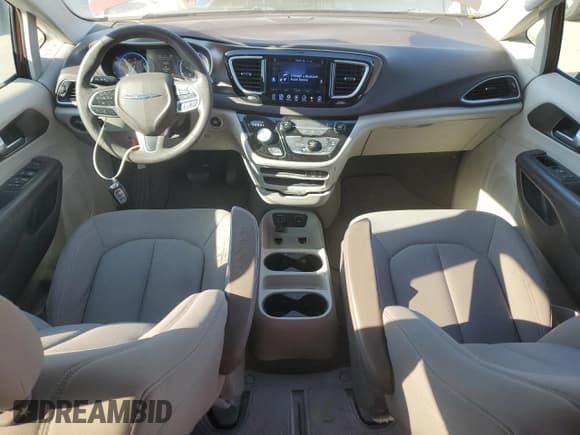 ✅ 2017 Chrysler Pacifica Touring • VIN: 2C4RC1DGXHR703845 • Лот: 86069985. Опубликован ранее на Copart с пробегом 152 886 миль. Бесплатный доступ к архиву аукционных продаж из США и подробный отчёт об истории автомобиля на DreamBid. Изображение 8.