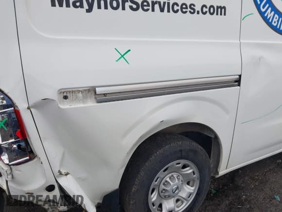 ✅ 2021 Nissan NV Cargo S • VIN: 1N6BF0LY2MN806498 • Lot: 42461744. Wystawiony na IAAI z przebiegiem 137 880 mil. Bezpłatny archiwum sprzedaży aukcyjnych z USA i szczegółowy raport historii pojazdu na DreamBid. Zdjęcie 18.