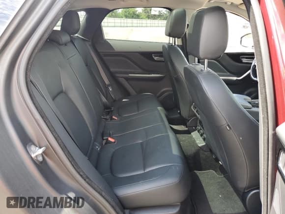 ✅ 2017 Jaguar F-Pace 35t • VIN: SADCS2BV4HA051328 • Lot: 61606355. Wystawiony na Copart z przebiegiem Nie podano. Bezpłatny archiwum sprzedaży aukcyjnych z USA i szczegółowy raport historii pojazdu na DreamBid. Zdjęcie 11.