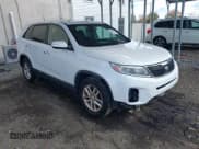 ✅ 2015 Kia Sorento LX • VIN: 5XYKT3A63FG581596 • Lot: 43641503. Wystawiony na IAAI z przebiegiem 155 068 mil. Bezpłatny archiwum sprzedaży aukcyjnych z USA i szczegółowy raport historii pojazdu na DreamBid. Zdjęcie 1.