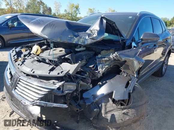 ✅ 2017 Lincoln MKC Select • VIN: 5LMCJ2C93HUL33323 • Lot: 43331517. Wystawiony na IAAI z przebiegiem 89 146 mil. Bezpłatny archiwum sprzedaży aukcyjnych z USA i szczegółowy raport historii pojazdu na DreamBid. Zdjęcie 6.