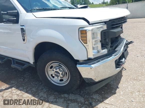 ✅ 2018 Ford F-250 XL • VIN: 1FT7X2A64JEC38334 • Lot: 42254856. Listed on IAAI with 218,324 mi. Free auction sales archive from the USA and detailed vehicle history report at DreamBid. Image 18.