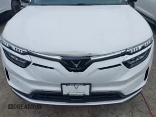 ✅ 2024 VinFast VF 8 Eco • VIN: RLLV1AEB4RH007847 • Lot: 40996888. Wystawiony na IAAI z przebiegiem 2 300 mil. Bezpłatny archiwum sprzedaży aukcyjnych z USA i szczegółowy raport historii pojazdu na DreamBid. Zdjęcie 6.