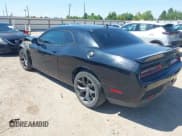 ✅ 2018 Dodge Challenger SXT • VIN: 2C3CDZAG0JH232858 • Lot: 43135440. Wystawiony na IAAI z przebiegiem 114 000 mil. Bezpłatny archiwum sprzedaży aukcyjnych z USA i szczegółowy raport historii pojazdu na DreamBid. Zdjęcie 3.
