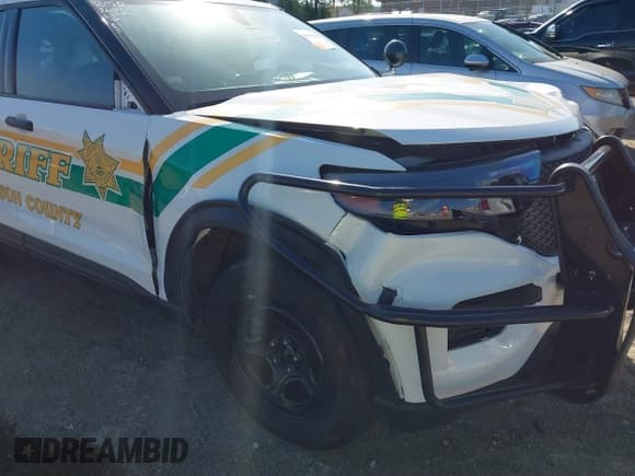 ✅ 2022 Ford Police Interceptor Utility • VIN: 1FM5K8AB2NGA02664 • Lot: 40499840. Wystawiony na IAAI z przebiegiem 7 067 mil. Bezpłatny archiwum sprzedaży aukcyjnych z USA i szczegółowy raport historii pojazdu na DreamBid. Zdjęcie 17.