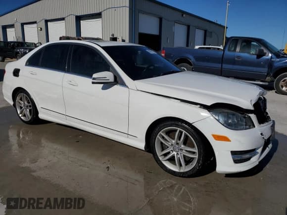 ✅ 2014 Mercedes-Benz C 300 Sport • VIN: WDDGF8AB9EG178604 • Lot: 86887105. Wystawiony na Copart z przebiegiem 109 802 mil. Bezpłatny archiwum sprzedaży aukcyjnych z USA i szczegółowy raport historii pojazdu na DreamBid. Zdjęcie 4.