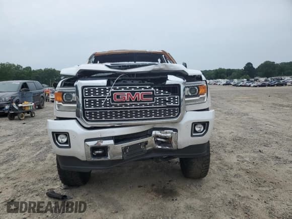 ✅ 2019 GMC Sierra 2500HD Denali • VIN: 1GT12SEYXKF251312 • Lot: 60674415. Listed on Copart with Not provided. Free auction sales archive from the USA and detailed vehicle history report at DreamBid. Image 5.