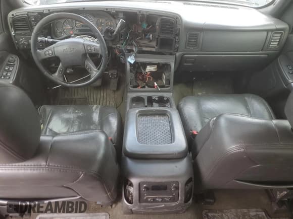 ✅ 2005 Chevrolet Silverado 2500HD LS • VIN: 1GCHK23215F913487 • Lot: 57225445. Wystawiony na Copart z przebiegiem 280 120 mil. Bezpłatny archiwum sprzedaży aukcyjnych z USA i szczegółowy raport historii pojazdu na DreamBid. Zdjęcie 8.