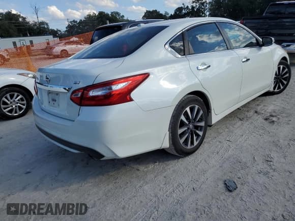 ✅ 2017 Nissan Altima SV • VIN: 1N4AL3AP3HC264855 • Лот: 82659065. Опубликован ранее на Copart с пробегом 139 602 миль. Бесплатный доступ к архиву аукционных продаж из США и подробный отчёт об истории автомобиля на DreamBid. Изображение 3.