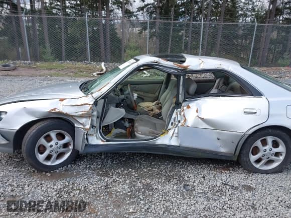 ✅ 2001 Lexus ES 300 • VIN: JT8BF28G910307350 • Lot: 42589249. Listed on IAAI with 168,930 mi. Free auction sales archive from the USA and detailed vehicle history report at DreamBid. Image 6.