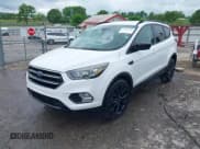 ✅ 2019 Ford Escape SE • VIN: 1FMCU0GD2KUC46050 • Лот: 42204401. Опубликован ранее на IAAI с пробегом 126 308 миль. Бесплатный доступ к архиву аукционных продаж из США и подробный отчёт об истории автомобиля на DreamBid. Изображение 2.