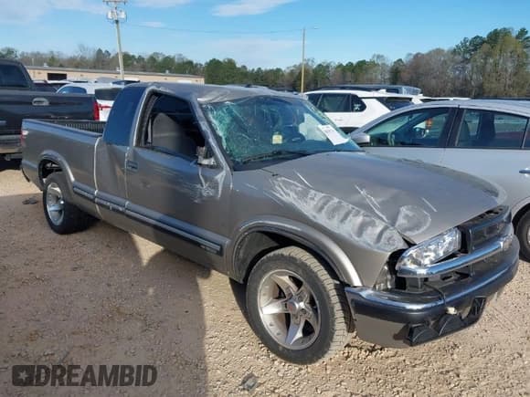 ✅ 2001 Chevrolet S-10 LS • VIN: 1GCCS19W618108372 • Лот: 41863974. Опубликован ранее на IAAI с пробегом 72 554 миль. Бесплатный доступ к архиву аукционных продаж из США и подробный отчёт об истории автомобиля на DreamBid. Изображение 1.