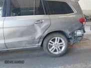 ✅ 2015 Mercedes-Benz GL 450 • VIN: 4JGDF6EE3FA562156 • Lot: 42630928. Wystawiony na IAAI z przebiegiem 174 218 mil. Bezpłatny archiwum sprzedaży aukcyjnych z USA i szczegółowy raport historii pojazdu na DreamBid. Zdjęcie 17.