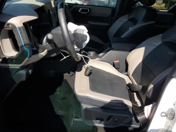 ✅ 2021 Ford Bronco • VIN: 1FMEE5DP6MLA69061 • Lot: 64564535. Wystawiony na Copart z przebiegiem 37 209 mil. Bezpłatny archiwum sprzedaży aukcyjnych z USA i szczegółowy raport historii pojazdu na DreamBid. Zdjęcie 7.