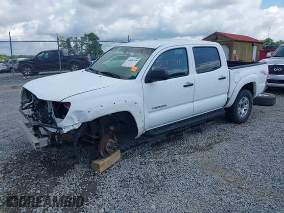 ✅ 2006 Toyota Tacoma • VIN: 5TELU42NX6Z149848 • Lot: 42684740. Listed on IAAI with 384,161 mi. Free auction sales archive from the USA and detailed vehicle history report at DreamBid. Image 2.
