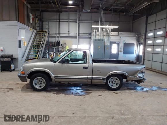 ✅ 2000 Chevrolet S-10 LS • VIN: 1GCCS1449YK187118 • Лот: 41278247. Опубликован ранее на IAAI с пробегом Не указан. Бесплатный доступ к архиву аукционных продаж из США и подробный отчёт об истории автомобиля на DreamBid. Изображение 14.