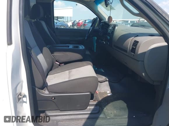 ✅ 2008 Chevrolet Silverado 2500HD • VIN: 1GBHC24678E203913 • Лот: 43038814. Опубликован ранее на IAAI с пробегом 178 031 миль. Бесплатный доступ к архиву аукционных продаж из США и подробный отчёт об истории автомобиля на DreamBid. Изображение 5.