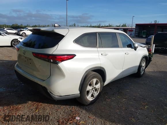 ✅ 2023 Toyota Highlander L • VIN: 5TDKDRAH4PS008096 • Lot: 43677768. Wystawiony na IAAI z przebiegiem 42 382 mil. Bezpłatny archiwum sprzedaży aukcyjnych z USA i szczegółowy raport historii pojazdu na DreamBid. Zdjęcie 4.