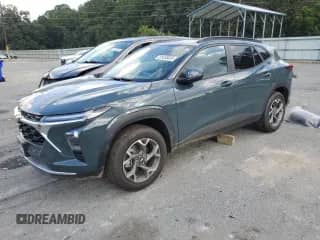 2025 Chevrolet Trax LT с VIN KL77LHEP1SC320694, выставлен на аукционе Copart как лот 81635035 с пробегом 1 613 миль миль и Списание • Salvage title. История ставок и продаж доступна на DreamBid. Изображение 1.