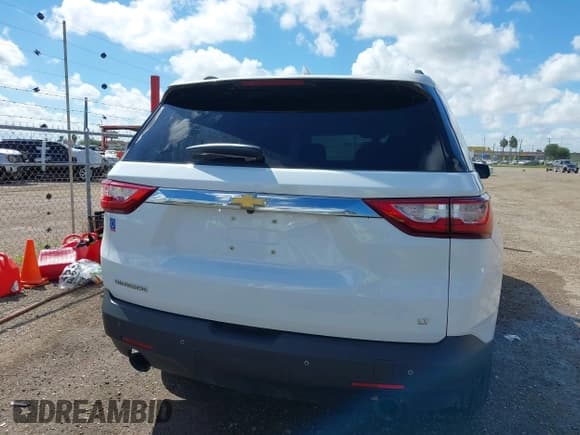 ✅ 2019 Chevrolet Traverse LT Cloth • VIN: 1GNERGKW9KJ201082 • Lot: 43286205. Wystawiony na IAAI z przebiegiem 101 797 mil. Bezpłatny archiwum sprzedaży aukcyjnych z USA i szczegółowy raport historii pojazdu na DreamBid. Zdjęcie 16.