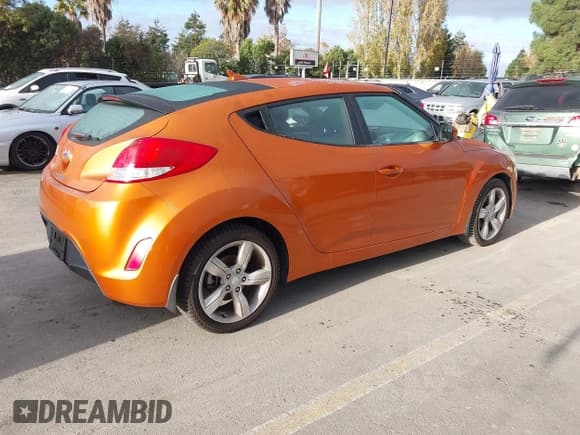 ✅ 2013 Hyundai Veloster w/Black Int • VIN: KMHTC6AD0DU169826 • Lot: 43742178. Listed on IAAI with 127,960 mi. Free auction sales archive from the USA and detailed vehicle history report at DreamBid. Image 4.