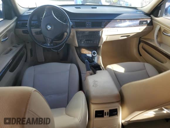 2006 BMW 3 Series 325i z VIN WBAVB13556PS66401, wystawiony jako Copart lot #89474665 z przebiegiem 139 439 mil mil oraz Szkoda całkowita • Salvage title. Historia ofert i sprzedaży dostępna na DreamBid. Obrazek 8.