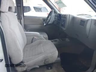 ✅ 1996 Chevrolet S-10 LS • VIN: 1GCDT19W9TK207551 • Лот: 41369981. Опубликован ранее на IAAI с пробегом 180 189 миль. Бесплатный доступ к архиву аукционных продаж из США и подробный отчёт об истории автомобиля на DreamBid. Изображение 5.