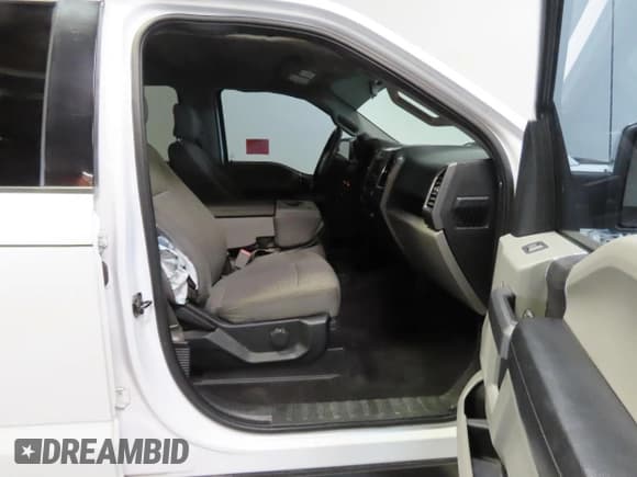 ✅ 2015 Ford F-150 XL • VIN: 1FTEW1CG0FKD61342 • Lot: 53910725. Wystawiony na Copart z przebiegiem 113 798 mil. Bezpłatny archiwum sprzedaży aukcyjnych z USA i szczegółowy raport historii pojazdu na DreamBid. Zdjęcie 5.