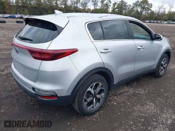 ✅ 2020 Kia Sportage LX • VIN: KNDPMCAC2L7780060 • Lot: 43472315. Wystawiony na IAAI z przebiegiem 56 390 mil. Bezpłatny archiwum sprzedaży aukcyjnych z USA i szczegółowy raport historii pojazdu na DreamBid. Zdjęcie 4.