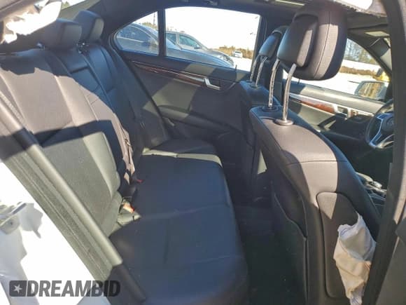 ✅ 2014 Mercedes-Benz C 300 Sport • VIN: WDDGF8AB1EA960057 • Lot: 93664945. Wystawiony na Copart z przebiegiem 43 099 mil. Bezpłatny archiwum sprzedaży aukcyjnych z USA i szczegółowy raport historii pojazdu na DreamBid. Zdjęcie 10.