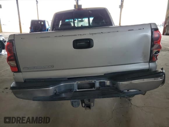 ✅ 2006 Chevrolet Silverado 2500HD Work Truck • VIN: 1GCHK29U36E104380 • Lot: 81989924. Wystawiony na Copart z przebiegiem 125 908 mil. Bezpłatny archiwum sprzedaży aukcyjnych z USA i szczegółowy raport historii pojazdu na DreamBid. Zdjęcie 6.