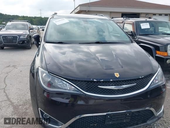 ✅ 2017 Chrysler Pacifica Touring L Plus • VIN: 2C4RC1EG9HR660761 • Lot: 43105196. Wystawiony na IAAI z przebiegiem 92 578 mil. Bezpłatny archiwum sprzedaży aukcyjnych z USA i szczegółowy raport historii pojazdu na DreamBid. Zdjęcie 6.